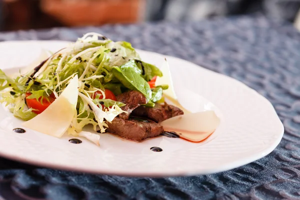 Fleisch mit Gemüse — Stockfoto