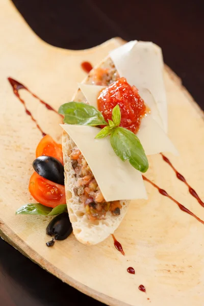 Vorspeise Bruschetta mit Tomate — Stockfoto