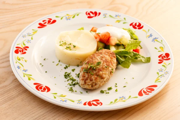 Schnitzel mit Kartoffelpüree — Stockfoto