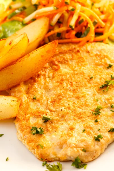 Schnitzel con patate — Foto Stock