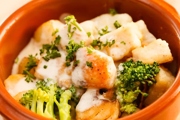 Carne y verduras en la olla — Foto de Stock