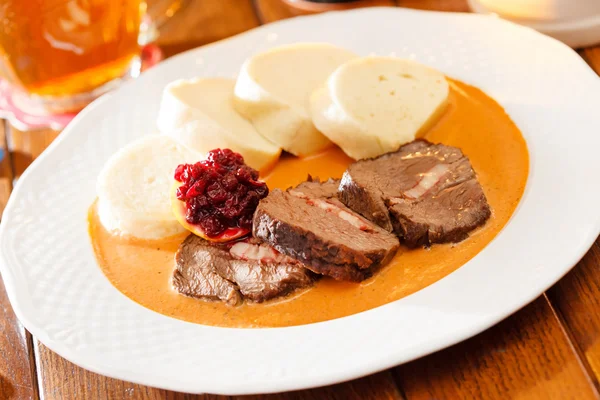 Steak mit Brot — Stockfoto