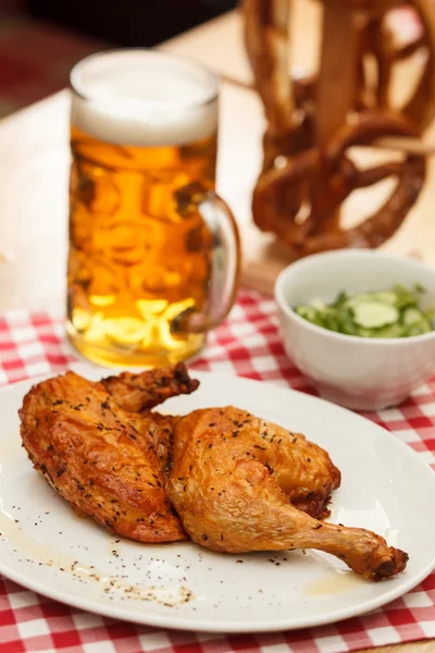 Pollo con birra — Foto Stock