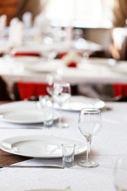 tablolar için yemek ayarla