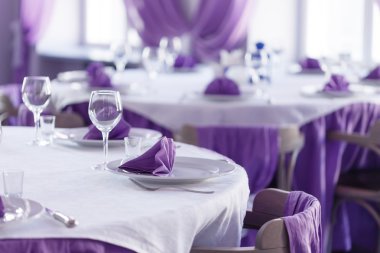 tablolar için yemek ayarla