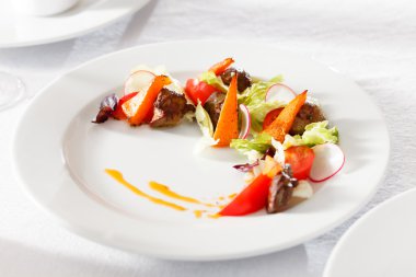 taze mozzarella salatası