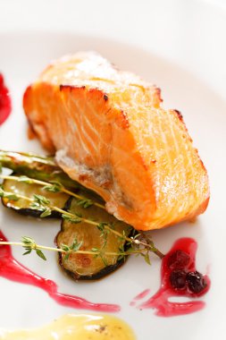 sebzeli somon bifteği