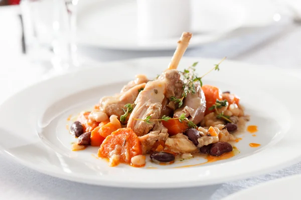 Rabbit with vegetables — Stock Photo, Image