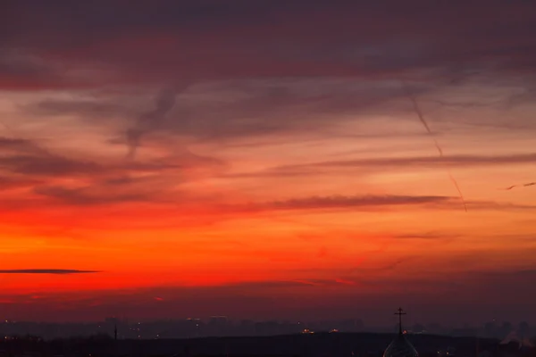 Puesta de sol sobre ciudad — Foto de Stock