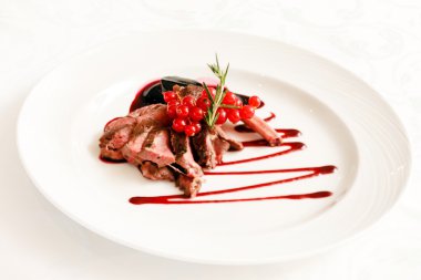 Frenk üzümü soslu kuzu ızgara raf