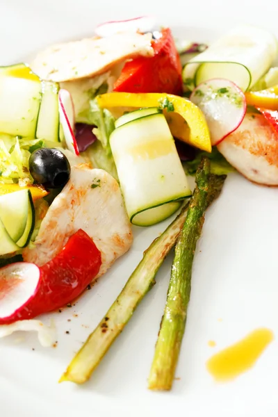 Salada com frango — Fotografia de Stock