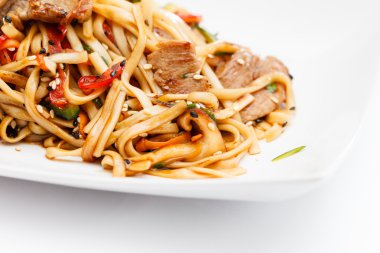 et ve sebzeli erişte.