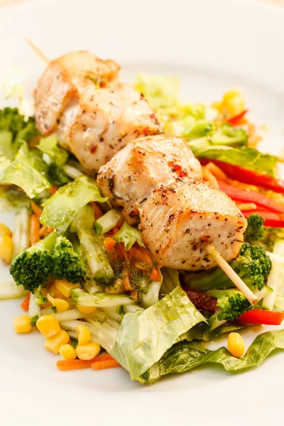 Spiedino di pollo con verdure — Foto Stock