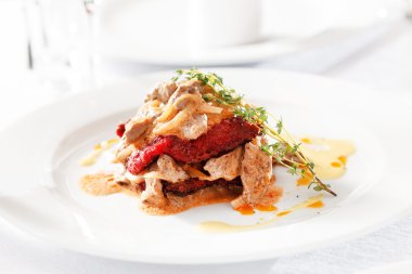 pancar krep et sosu ile