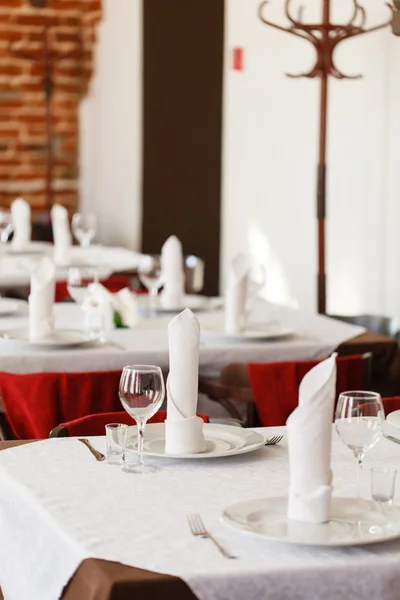 Tablas preparadas para la comida — Foto de Stock