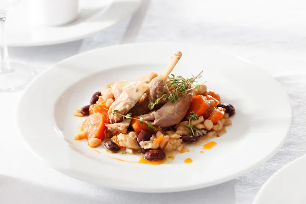 Rabbit with vegetables — Stock Photo, Image