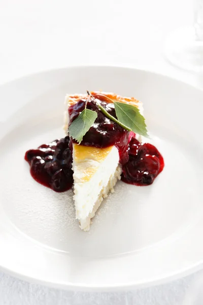 Cheesecake with jam — Stock Photo, Image