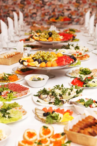 Essen auf einer Hochzeitsfeier — Stockfoto