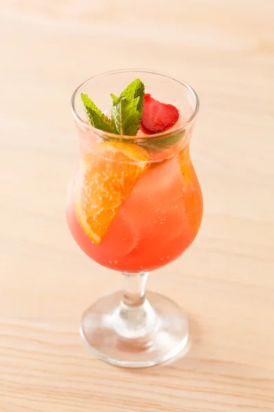 Koktejl s pomeranči a jahoda — Stock fotografie