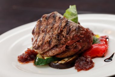 Sebzeli ızgara biftek