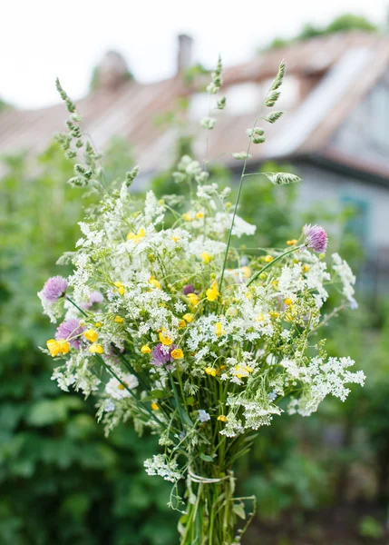 Bouquet of bright wildflowers — Stock Photo, Image