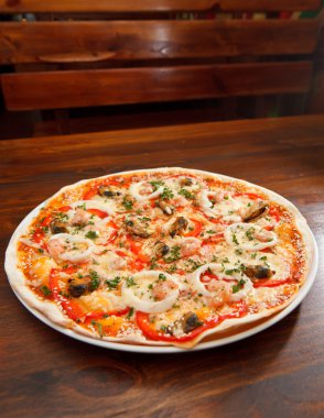 Deniz ürünleri pizza