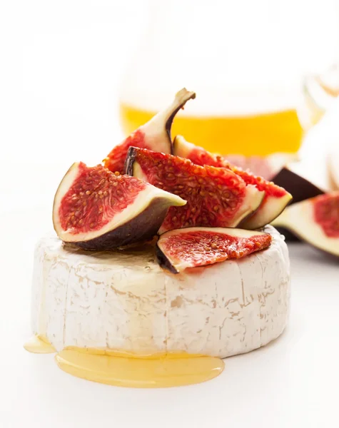 カマンベール チーズ、イチジクおよび蜂蜜 — ストック写真