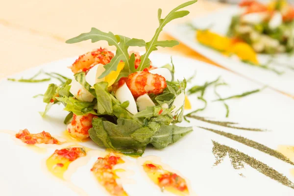 Salade met garnalen — Stockfoto