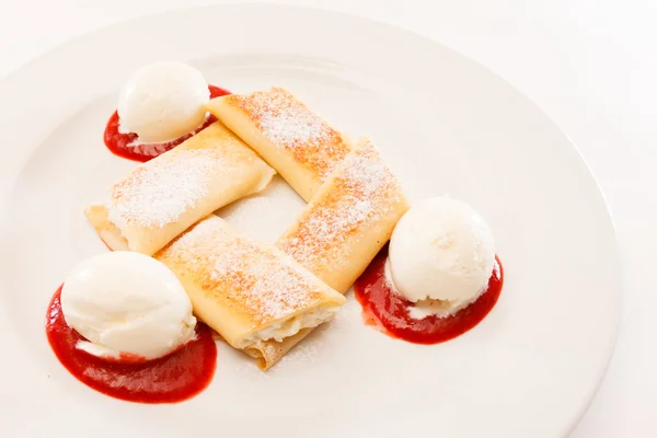 Pancakes with ice cream — Stock Photo, Image