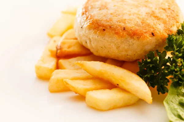 Pommes mit Hühnerschnitzel zum Kindermenü — Stockfoto