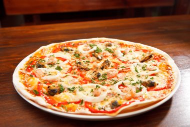 Deniz ürünleri pizza