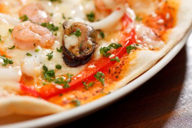 Deniz ürünleri pizza