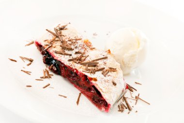 Vişne strudel
