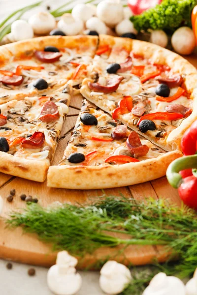 Pizza vom Feinsten — Stockfoto