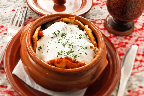 Aardappelpannenkoekjes in de pot — Stockfoto