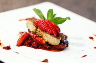 çilek ile kaz ciğeri