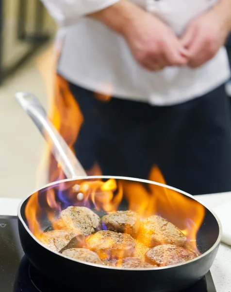 Pot met vuur — Stockfoto