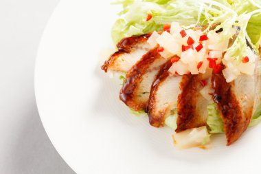 füme yılan balığı salatası