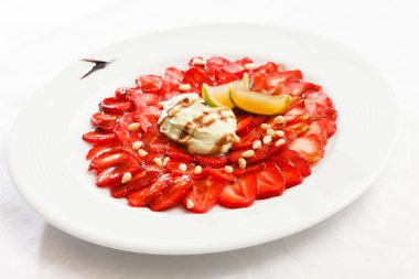 çilek carpaccio