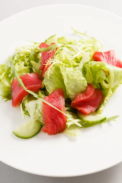 Salat mit Thunfisch — Stockfoto