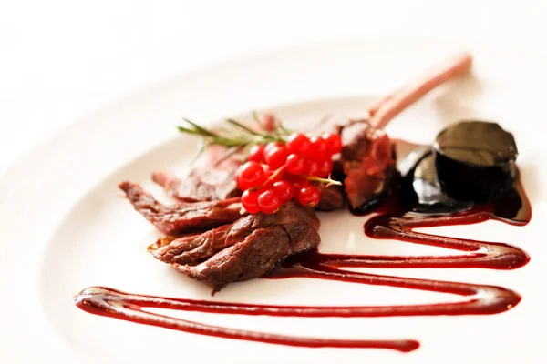 Grilled Rack of Lamb with red currant — Stock Photo, Image
