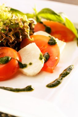 Caprese salatası