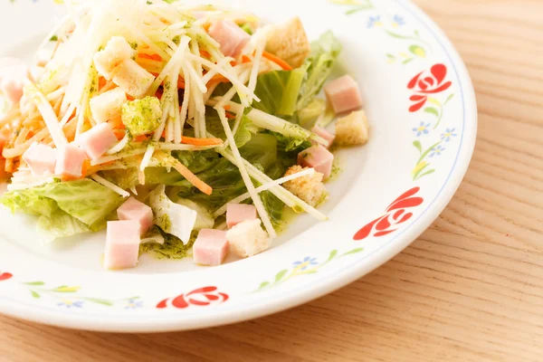 Salat mit Croutons — Stockfoto