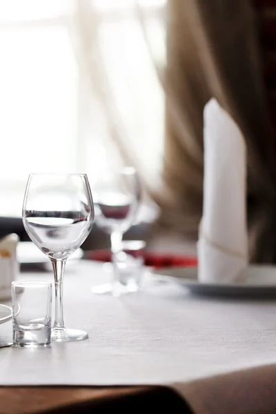 Tablas preparadas para la comida — Foto de Stock