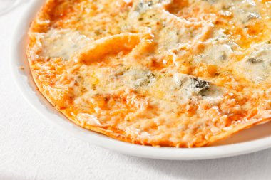 Peynirli pizza.