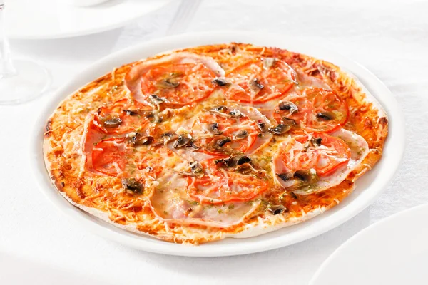 Läcker pizza — Stockfoto