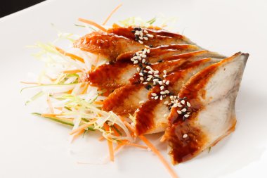 füme yılan balığı