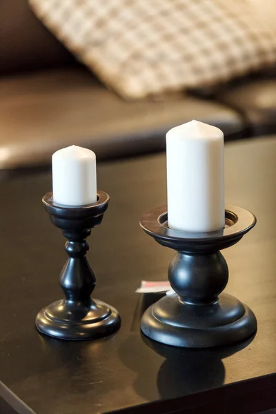 Свечи на столе — стоковое фото