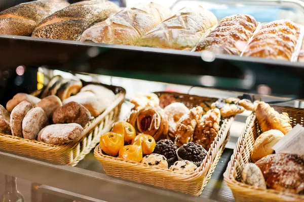 Bageri på marknaden在市场上的面包店 — Stockfoto