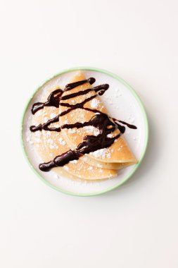 çikolata soslu krep